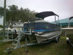 2022 Qwest Angler 22' L820 Tri-toon for sale at APOPKA MARINE in INVERNESS, FL