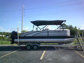 2021 Bennington R23 Swing back Tri-toon for sale at APOPKA MARINE in INVERNESS, FL