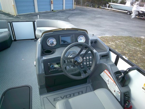 Helm 2027 Evotti 21CS for sale in INVERNESS, FL