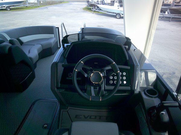 Helm With A Garmin 15 Ultra Wide 2026 Evotti 721QL for sale in INVERNESS, FL