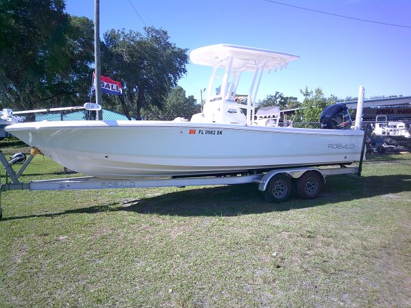 Pre-Owned 2017 Robalo 246 Cayman for sale 2017 Robalo 246 Cayman for sale in INVERNESS, FL