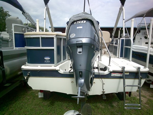 Pre-Owned 2015  powered Hurricane Boat for sale 2015 Hurricane 226RE for sale in INVERNESS, FL
